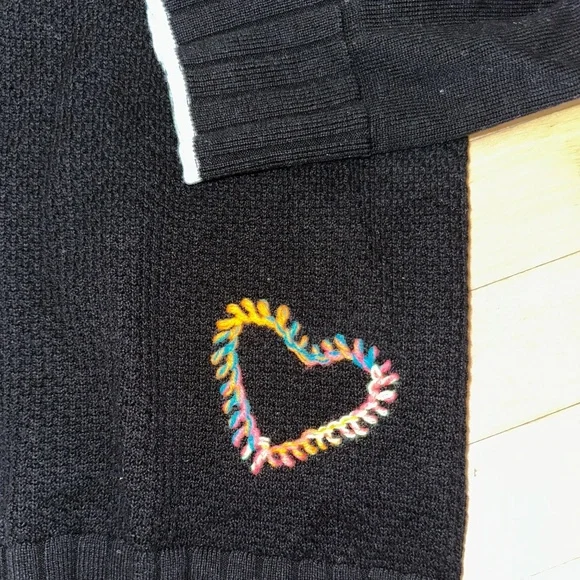 Lisa Todd Lover embroidered heart sweater, Med, CB2347 - Picture 3 of 5